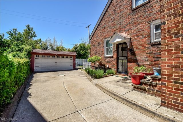 864 Medford Road, Cleveland Heights, OH 44121