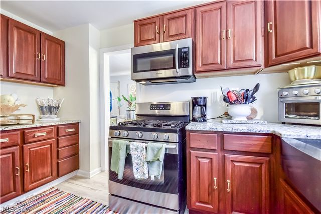 864 Medford Road, Cleveland Heights, OH 44121