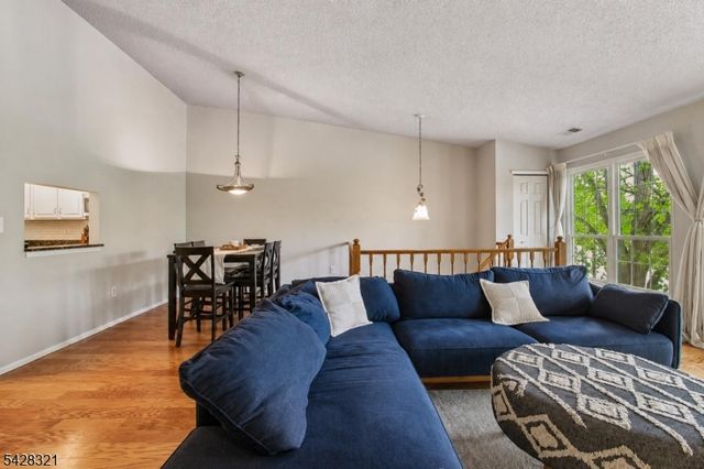 38 Edward Dr, Franklin Twp., NJ 08823