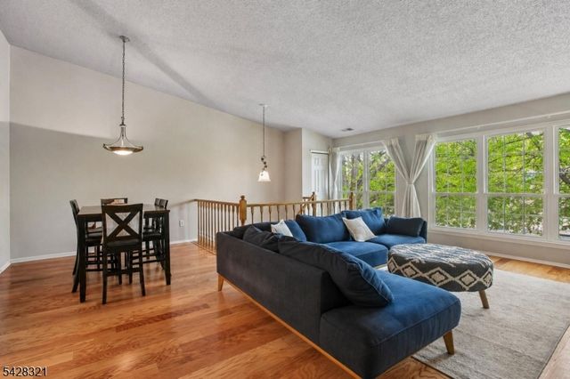 38 Edward Dr, Franklin Twp., NJ 08823