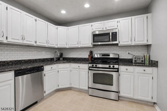 38 Edward Dr, Franklin Twp., NJ 08823
