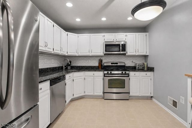 38 Edward Dr, Franklin Twp., NJ 08823
