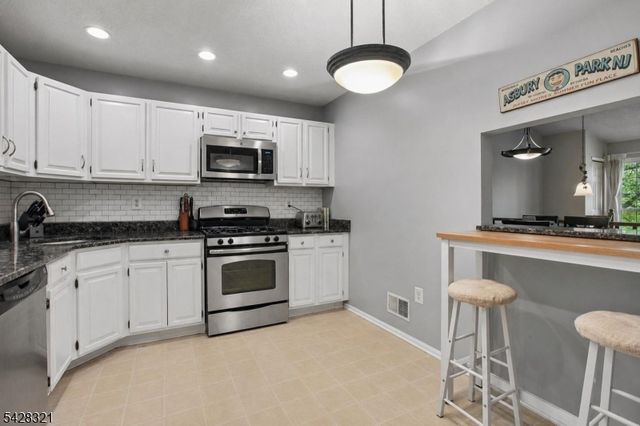 38 Edward Dr, Franklin Twp., NJ 08823