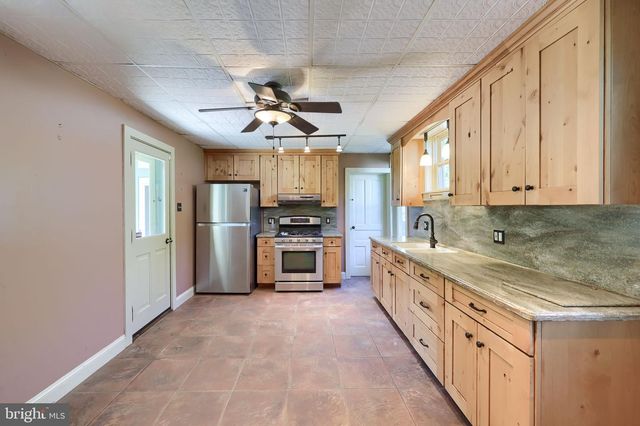820 FRIEDENSBURG RD, Reading, PA 19606