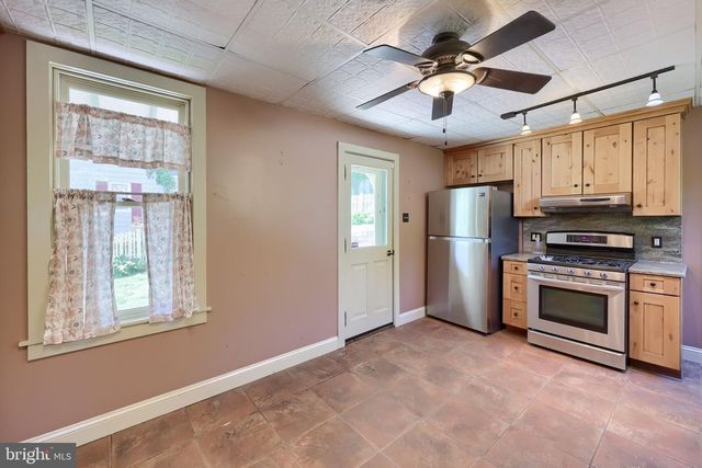 820 FRIEDENSBURG RD, Reading, PA 19606