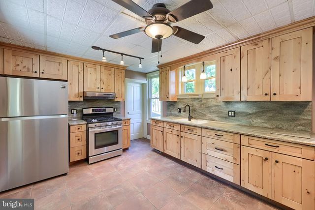 820 FRIEDENSBURG RD, Reading, PA 19606