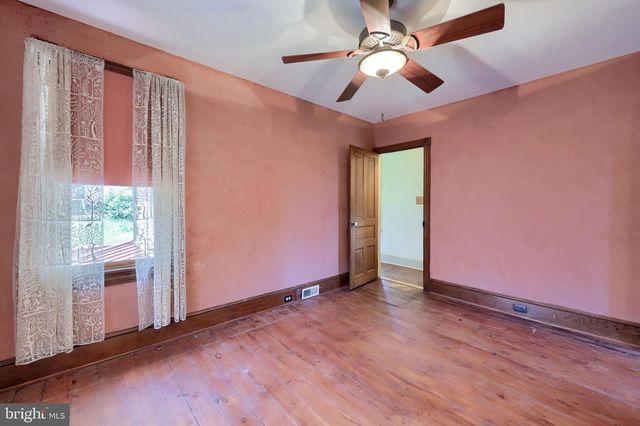 820 FRIEDENSBURG RD, Reading, PA 19606