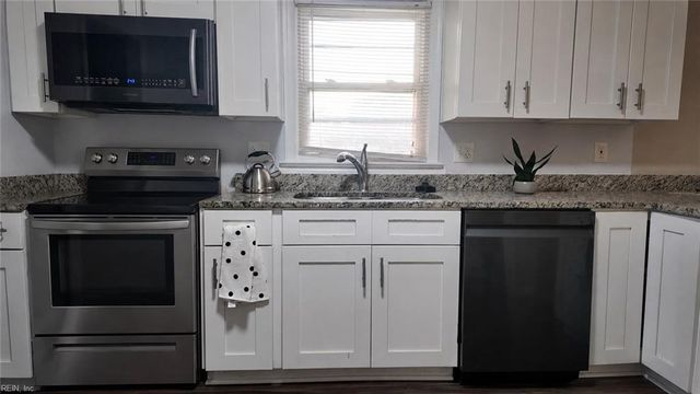 1637 Guthrie ST, Virginia Beach, VA 23464