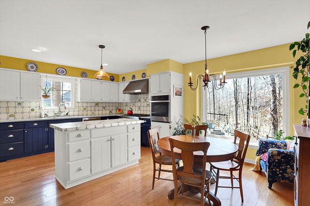 80 Williamsburg Court, Zionsville, IN 46077