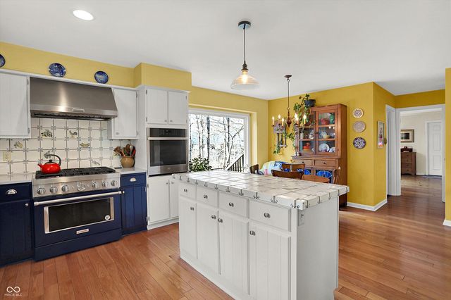 80 Williamsburg Court, Zionsville, IN 46077