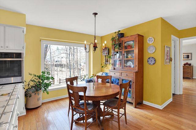 80 Williamsburg Court, Zionsville, IN 46077