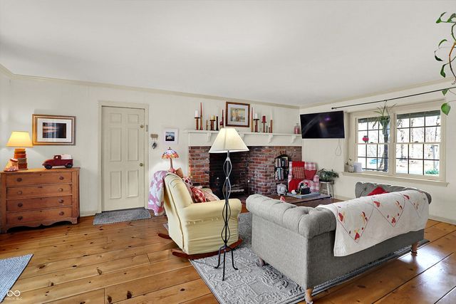 80 Williamsburg Court, Zionsville, IN 46077