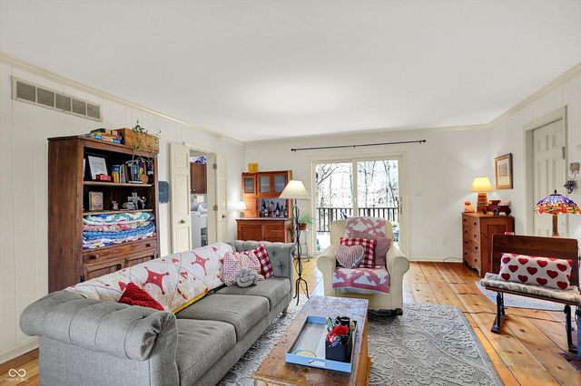 80 Williamsburg Court, Zionsville, IN 46077