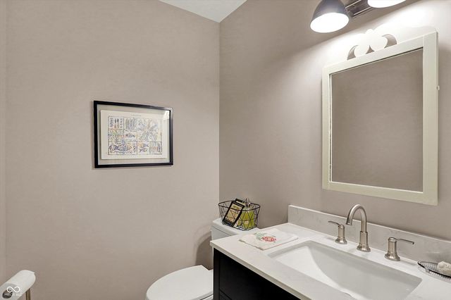 80 Williamsburg Court, Zionsville, IN 46077