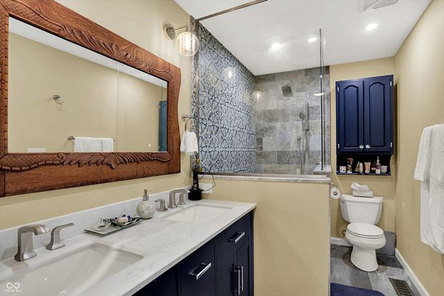 80 Williamsburg Court, Zionsville, IN 46077