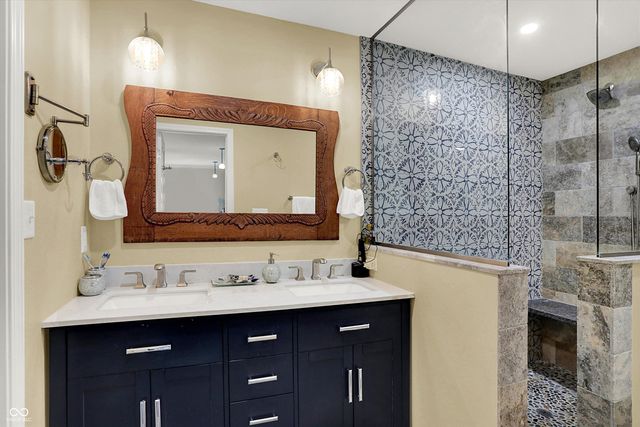 80 Williamsburg Court, Zionsville, IN 46077