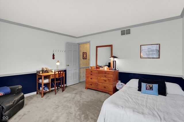80 Williamsburg Court, Zionsville, IN 46077