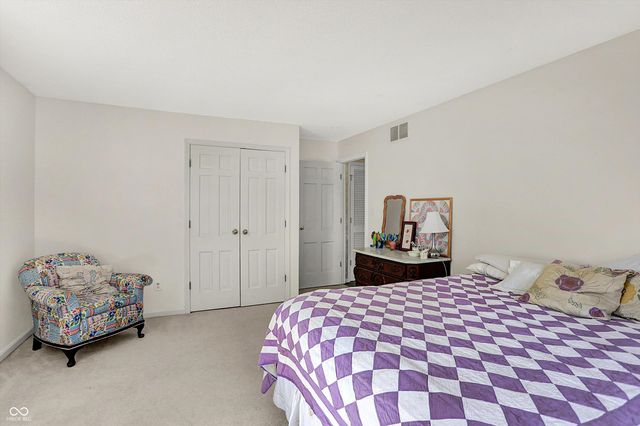 80 Williamsburg Court, Zionsville, IN 46077