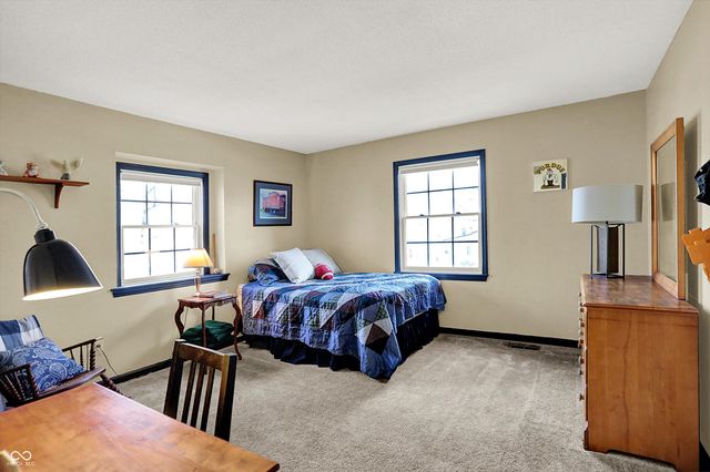 80 Williamsburg Court, Zionsville, IN 46077