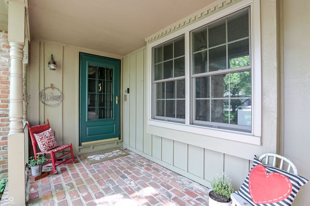 80 Williamsburg Court, Zionsville, IN 46077
