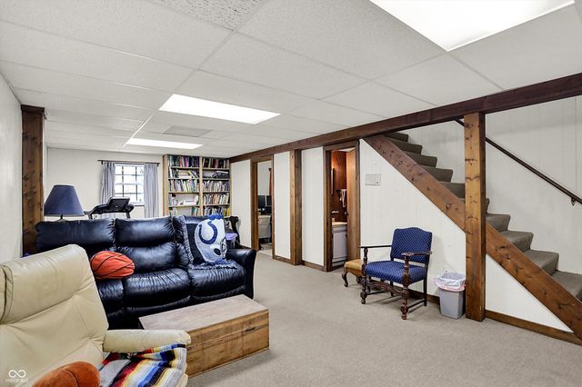 80 Williamsburg Court, Zionsville, IN 46077