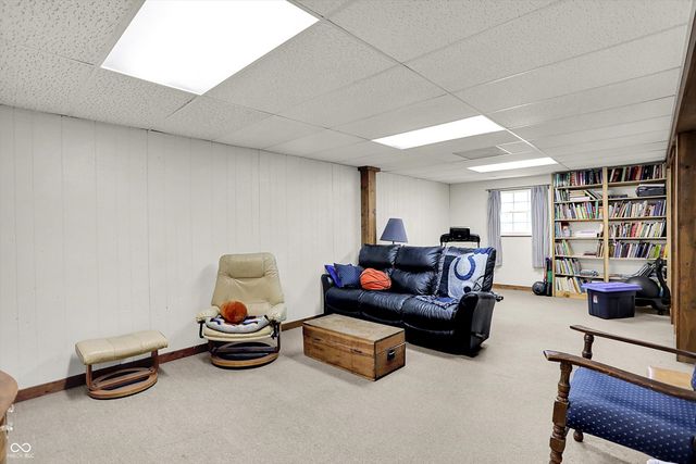 80 Williamsburg Court, Zionsville, IN 46077