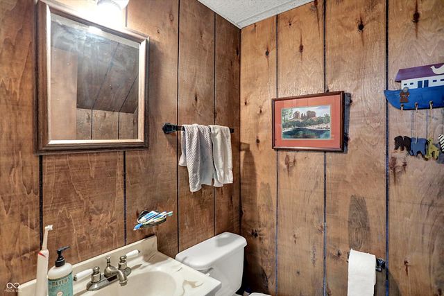 80 Williamsburg Court, Zionsville, IN 46077