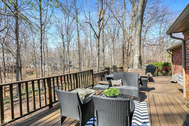80 Williamsburg Court, Zionsville, IN 46077
