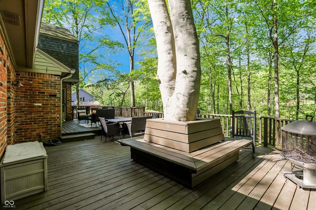 80 Williamsburg Court, Zionsville, IN 46077