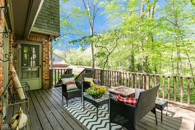 80 Williamsburg Court, Zionsville, IN 46077