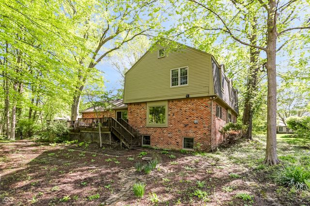 80 Williamsburg Court, Zionsville, IN 46077