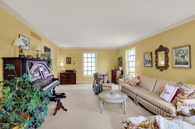 80 Williamsburg Court, Zionsville, IN 46077