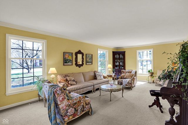 80 Williamsburg Court, Zionsville, IN 46077