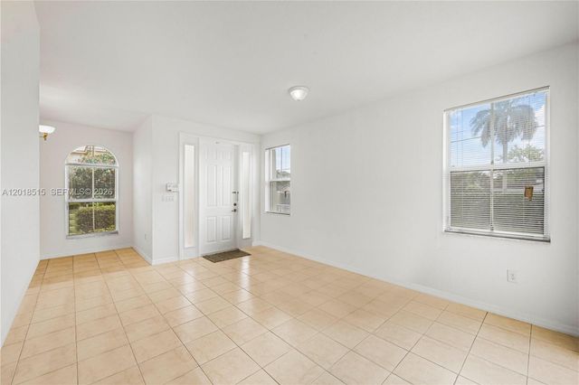 13724 SW 115th Ln, Miami, FL 33186
