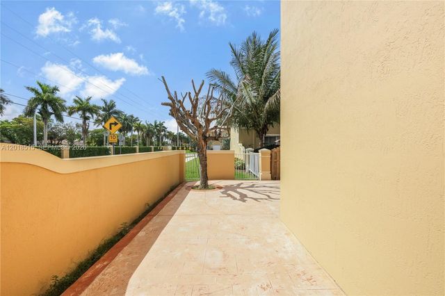 13724 SW 115th Ln, Miami, FL 33186