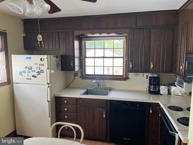 180 ELMORE AVE, Hamilton, NJ 08619