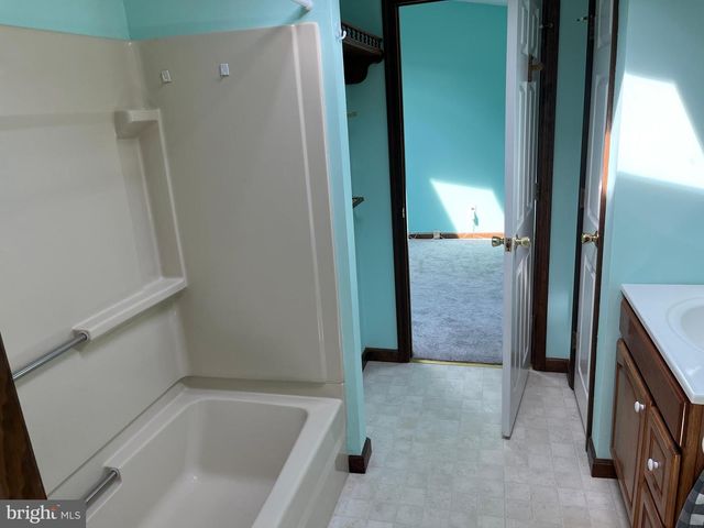 180 ELMORE AVE, Hamilton, NJ 08619