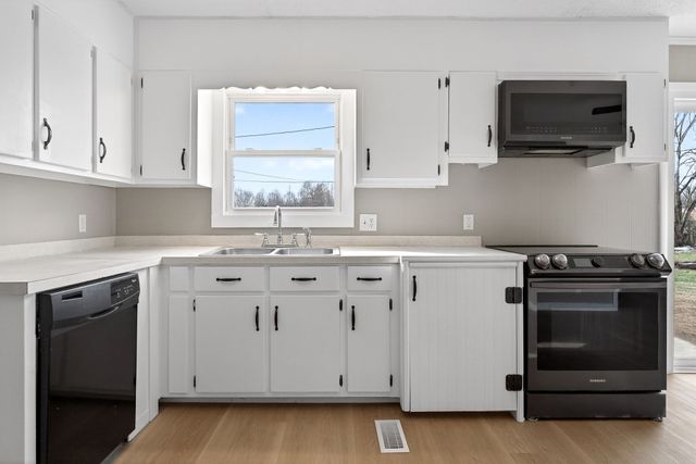 547 McQuade Cir, Mcminnville, TN 37110