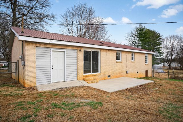 547 McQuade Cir, Mcminnville, TN 37110