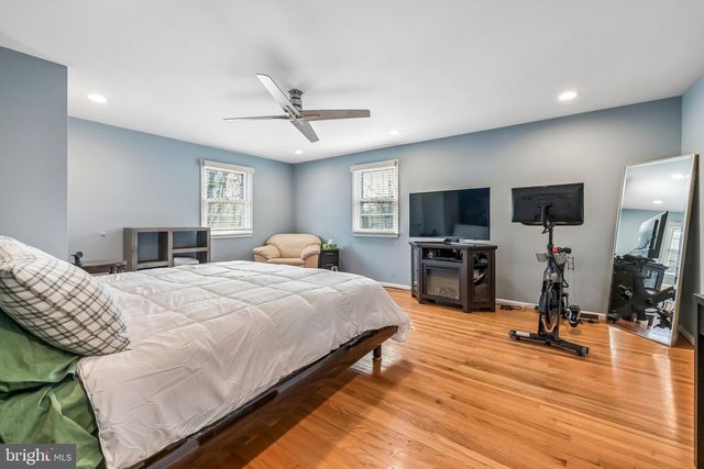 28 DONCASTER CT, Cherry Hill, NJ 08003