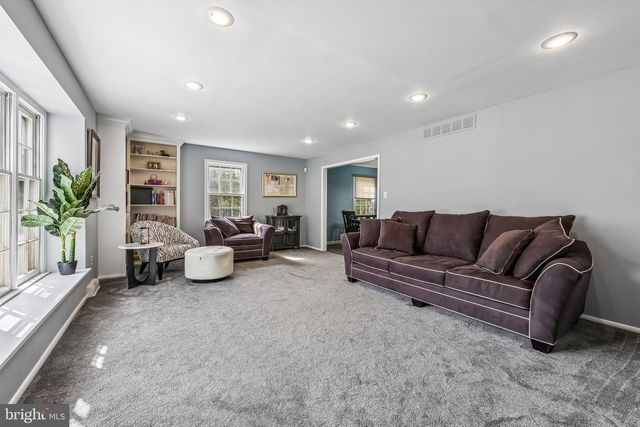 28 DONCASTER CT, Cherry Hill, NJ 08003