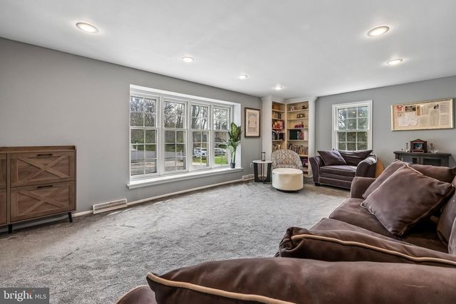28 DONCASTER CT, Cherry Hill, NJ 08003