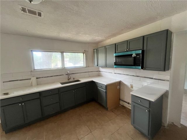 471 Ridgecrest Dr., Riverdale, GA 30274