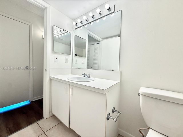 1743 Village Boulevard 104, West Palm Beach, FL 33409