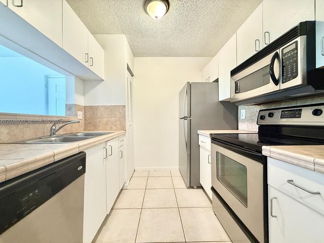1743 Village Boulevard 104, West Palm Beach, FL 33409