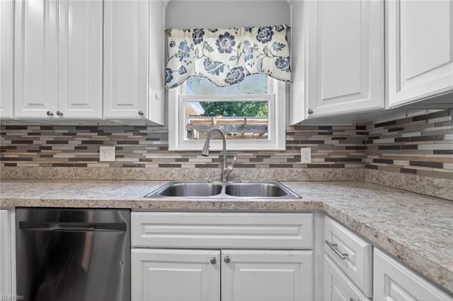 3104 Coach House LN, Virginia Beach, VA 23452