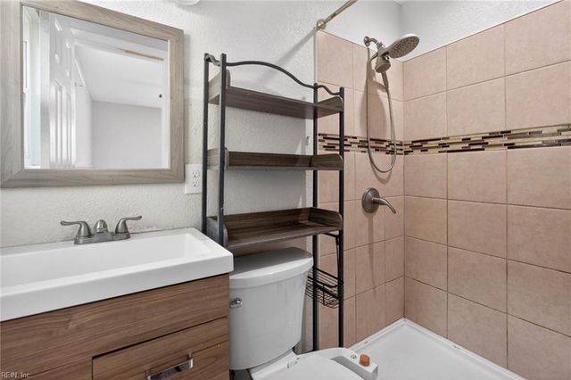 3104 Coach House LN, Virginia Beach, VA 23452