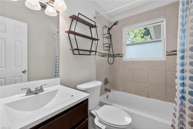 3104 Coach House LN, Virginia Beach, VA 23452