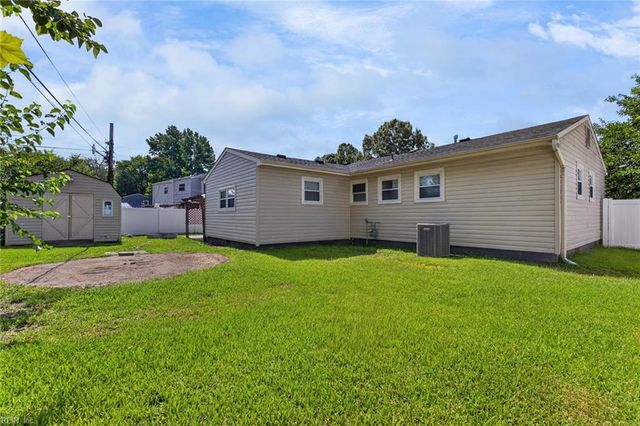 3104 Coach House LN, Virginia Beach, VA 23452