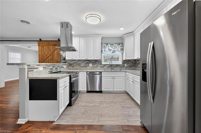 3104 Coach House LN, Virginia Beach, VA 23452